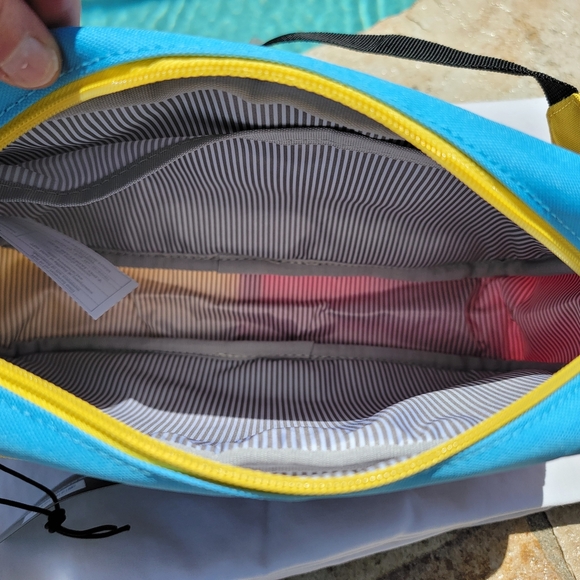 NWT Loungefly MTV Fanny Pack - Picture 6 of 9